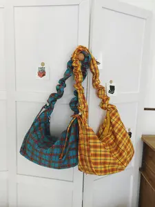 Fresh and artistic style relaxed plaid shoulder bag, pleated shoulder strap design, atmosphere, large capacity practical texture crossbody bag, suitable for daily commuting, outdoor travel, gatherings