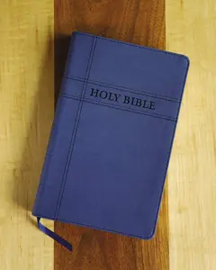 NIV Premium Gift Bible – Navy Leathersoft, Red Letter Edition with Comfort Print Imitation Leather