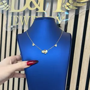 Cadena delicada de flores en plata 925