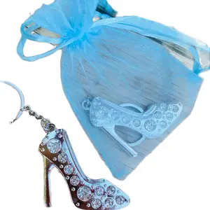 12pcs recuerdos para Quinceañera, llaveros de metal bolsa gratis en azul cielo