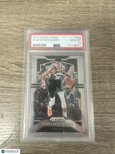 Panini 2019-20 Prizm Giannis Antetokounmpo Base #152 Bucks PSA 10