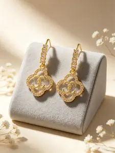 Four-leaf clover drop earrings, zircon four-leaf flower earrings, durable, colorfast, and hypoallergenic material, suitable for women's clothing and versatile accessories