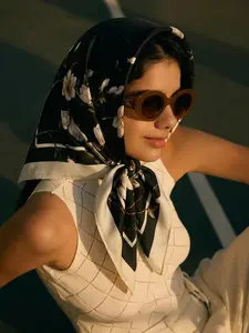 Women's Fashion Silk Peach Blossom Print Scarf, Beach Sun Protection Head Wrap, Bohemian Style Accessory, Daily Use