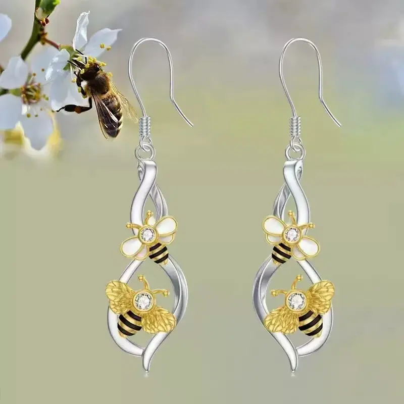 Women's Bee Dangle Earrings, 1 Pair of 2-Tone Design Alloy Jewelry with Crystal Accents, Fashion Costume Accessory for Adults to Accessorize with Confidence, Bee Motif, Casual, Crystal Embellishments, Daily, Bling Effect, Elegant