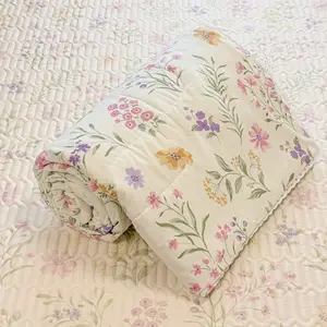 Floral Lace Edge Summer Quilt, Soft Breathable Lightweight Bedspread, Ideal for Bedroom, Office, Living Room, Home Relaxation, Soft Lightweight Quilts, Soft Quilts Bedspreads