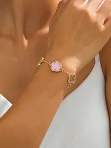 Elegant Glass Hollow Out Four-Leaf Clover Five-Leaf Bracelet for Women, Luxurious, Sweet and Versatile Design, Floral Pattern, Perfect Gift Idea