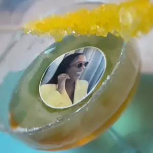 Personalized edible drink toppers