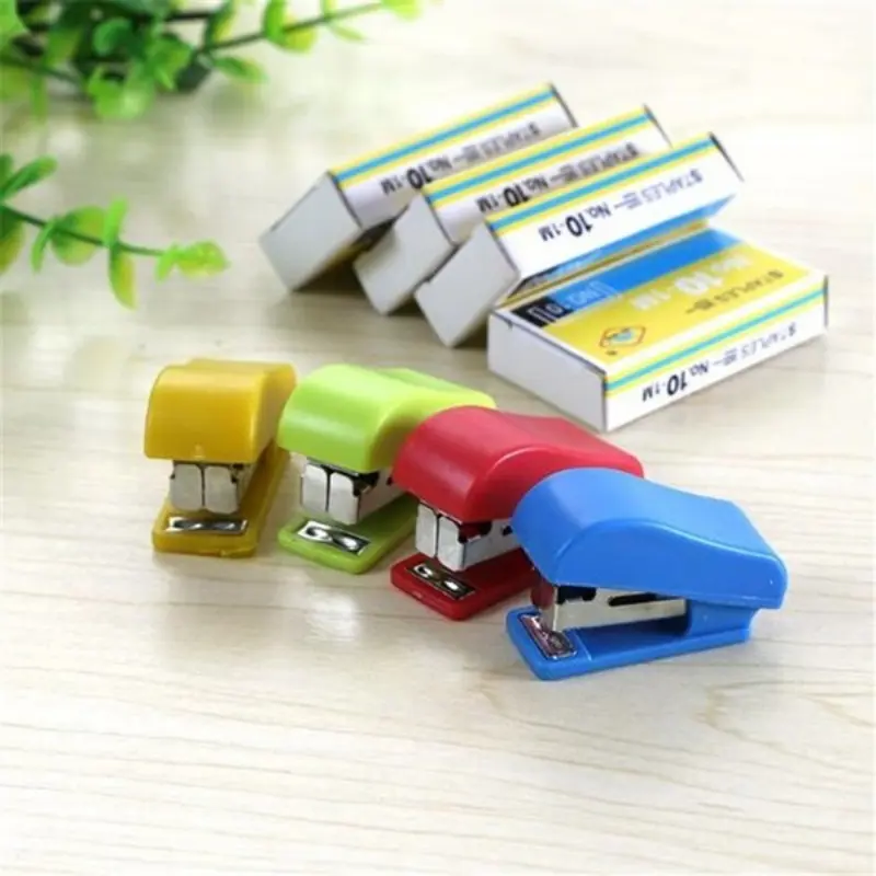 Portable Mini Stapler Set with Random Colors, Anti-Slip Safety Eco Design for Office School Travel Notebook Craft, Desktop Essential Multipurpose Stationery Tool, Office Stationery Supplies