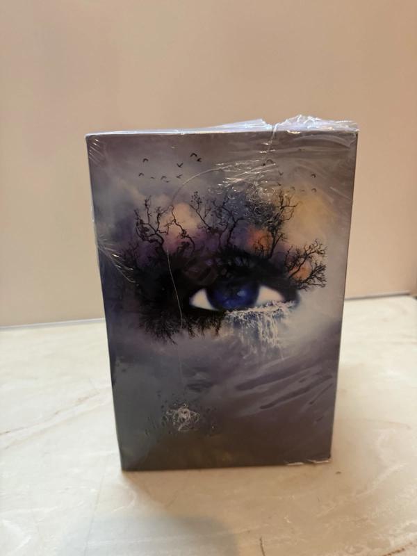 Shatter Me Series 6-Book Box Set: Shatter Me, Unravel Me, Ignite Me, Restore Me, Defy Me, Imagine Me - Paperback