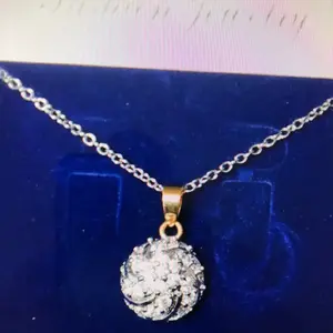 Antique style pendant