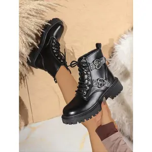 Women’s fashionable solid black leather ankle combat boots, lace-up with heart-shaped buckle decor and chunky sole; stylish footwear for daily wear, street fashion, autumn–winter outings, and edgy-sweet looks