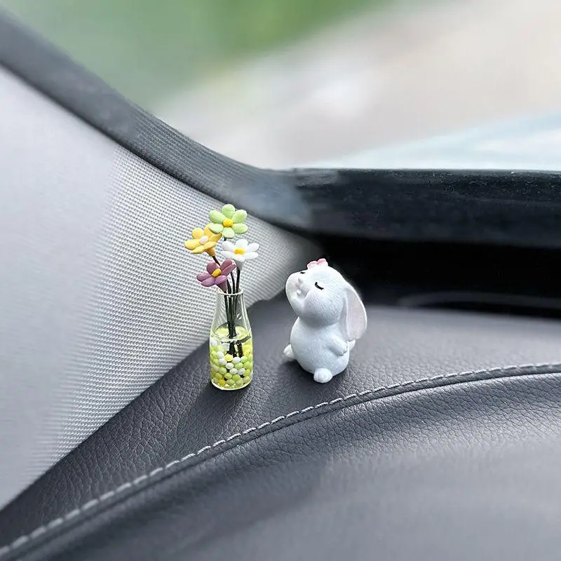 Mini Daisy Vase & Rabbit Design Car Decoration, Cute Small Car Decor Ornament, Interior Car Decor Accessories, Cute Car Accessories for Women, Car Stu