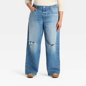 Women's Mid-Rise 90's Baggy Denim Jeans - Universal Thread Medium Wash Destroy 17 Short
