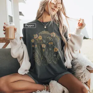 Comfort Colors Wildflower T-shirt, Pressed Flower Graphic Tee, Boho Botanical T-shirt With Vintage Meadow Flowers, Nature Top For Women