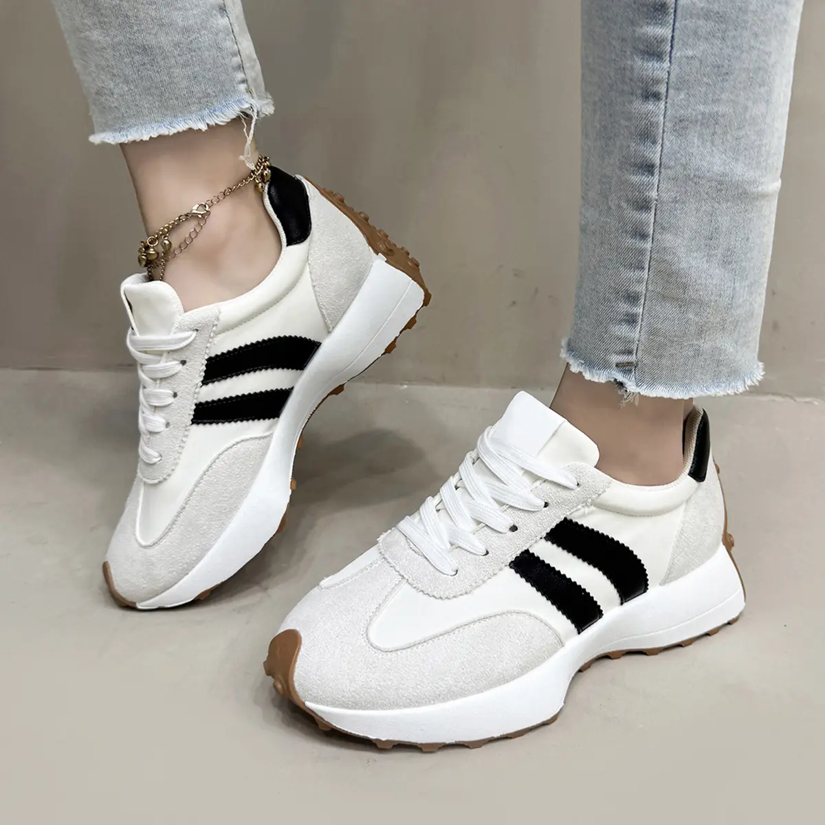 Women's Walking Shoes, Retro 90s Suede & Fabric Paneled Trainer, Comfortable Lace-Up Streetwear Sneakers