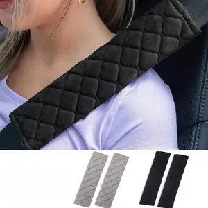 Adjustable Comfortable Seatbelt Cover in Soft Velvet Fabric, Universal Fit for Cars Trucks Suvs & Backpacks, Easy Installation Design, Car Interior Accessory