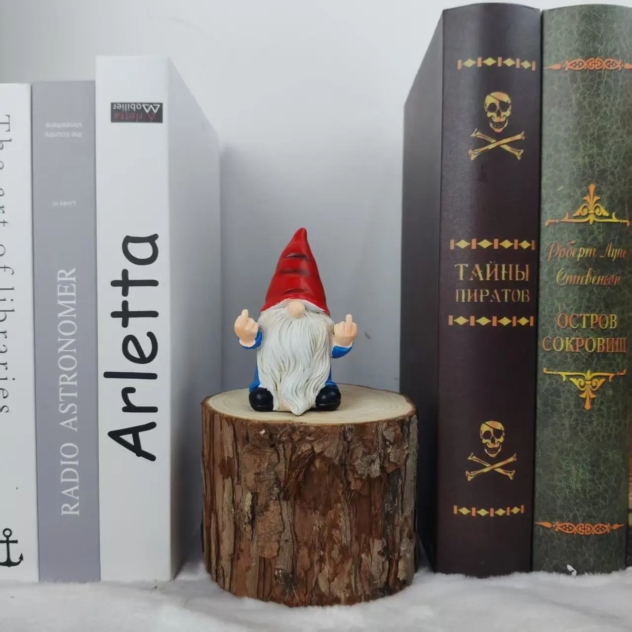 Middle Finger Gnome Statue， Naughty Garden Gnome Statue Decoration and Lawn Ornament - Funny Garden Gnomes for Outdoor or Home Decor, Resin Sculptures