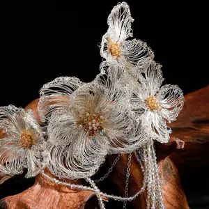 Hibiscus Multi-Flower Spring Clip with Elegant Beaded Accents and Durable Metal Chain for Stylish Hair Accessory