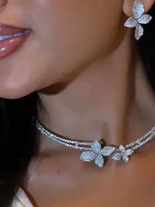 Elegant Flower Necklace, Rhinestone Decorated Jewelry, Perfect Photo Prop, Stylish Jewelry Accessory, Trendy Fashion Statement Piece