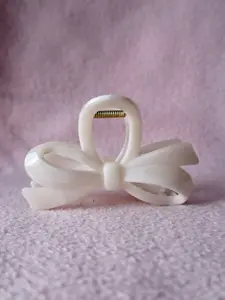 Pearl Bow Claw Clip