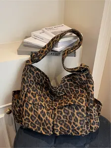 Versatile Leopard Print Large Capacity Hobo Shoulder Bag, Casual Simple Commuter Outdoors Big Bag, Stylish Daily Use Handbag, Casual Messenger Bag