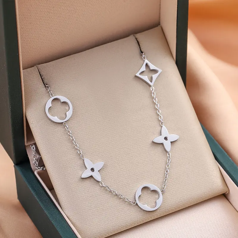 9271  Silver necklace