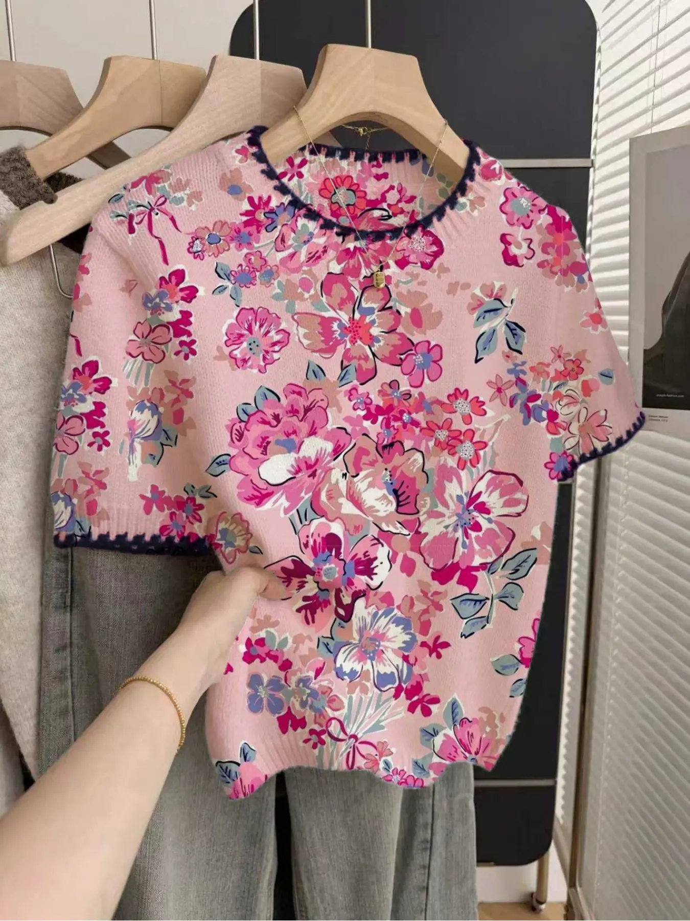 1 piece + French retro loose round-neck elegant short-sleeve contrast piping beige women's contrast floral print spring and summer knitted top, summer top, summer casual women's wear, white top, casual top, knitted top, sweater top, women's knitted sweate
