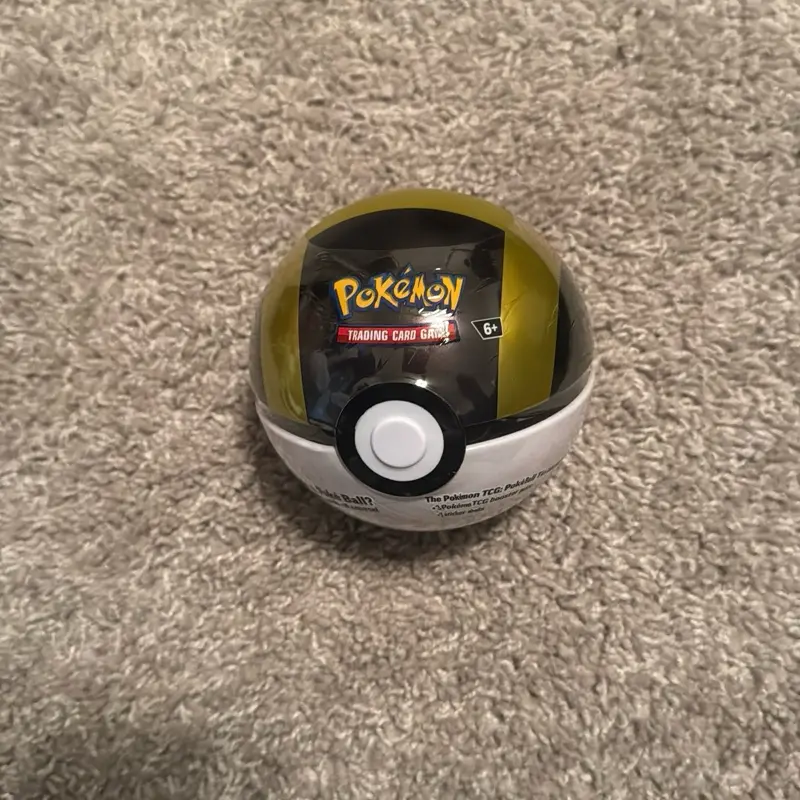 Poke Ball Tin, code 25L: receive 1 at random