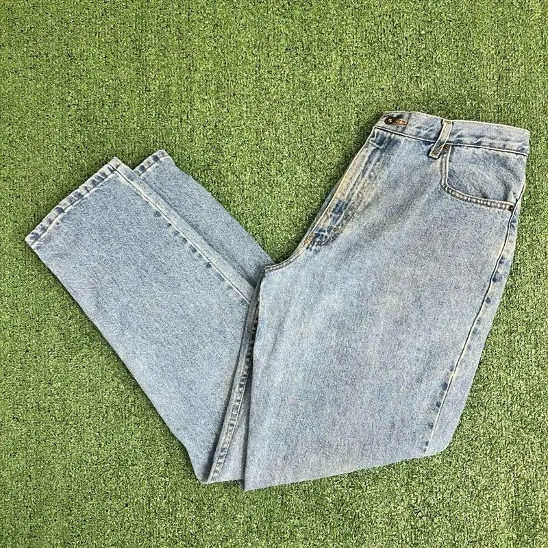 Vintage Y2K Women’s Classic Fit Jeans Size 16 Light Wash Wide Leg Mom Jean