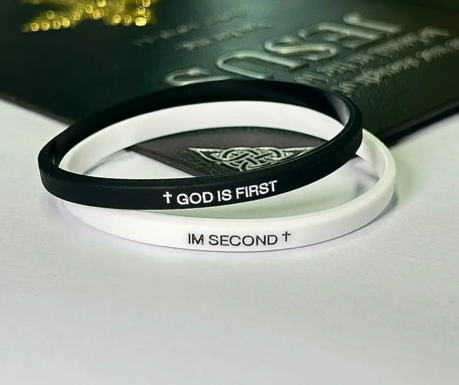 2pcs Unisex Silicone Wristbands with Letter Print & Unisex Names, Fashionable All-Match Jewelry Wear for Adults, Birthday Gift Ideas, Stackable Accessory