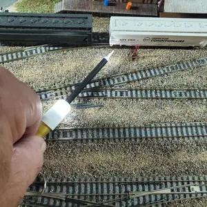 N Scale LED Uncoupler Tool – Fiber Optic Tip for Arnold & Modern Couplers | Work Light for Layout Repairs