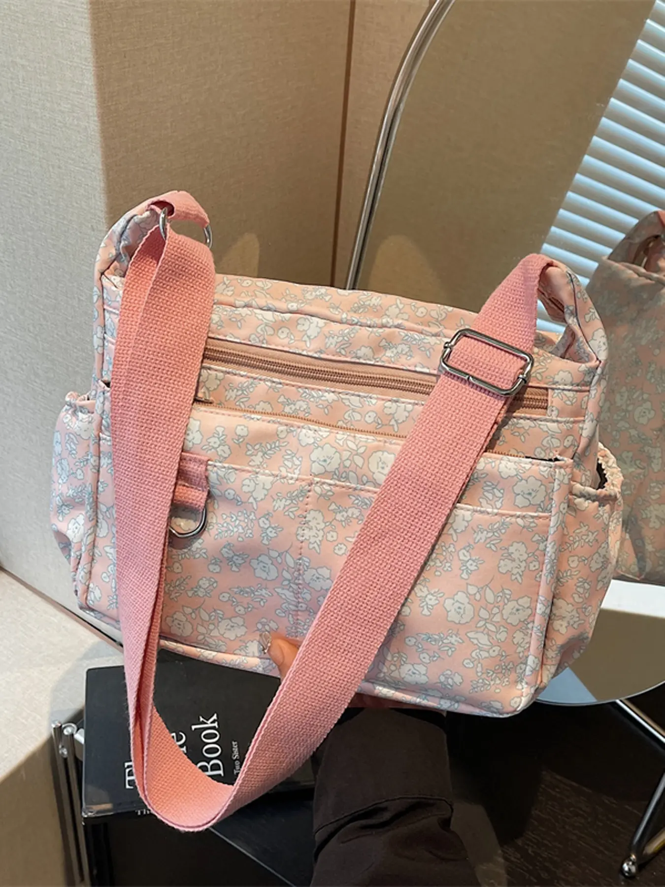 Gentle Breeze Floral Print Crossbody Bag Spacious Design Shoulder Tote Casual Shoulder Bag Fashionable Shoulder Bag Stylish Versatile Commuter Bag College Student Class Bag Spring Season Women's Handbag Fashionable Patterned Bag Casual Crossbody Bags