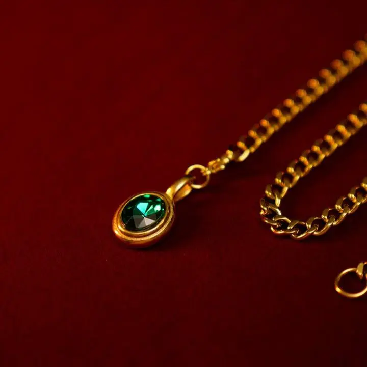 VelourBliss Twilight Charm Heart O-Ring Choker Necklace - Adjustable Chain with Emerald-Tone Pendant & Cosmic Details - Unisex Fashion Jewelry - Romantic Gift