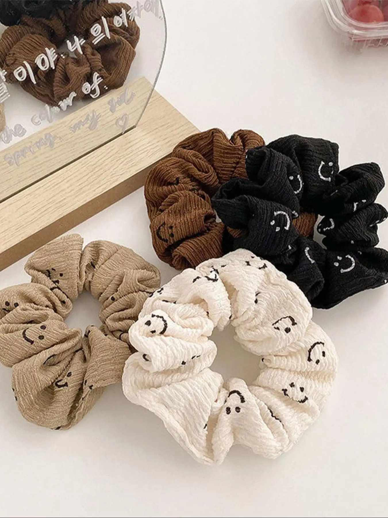 Cute Smile Face Print Scrunchie (4pcs), Casual Versatile Hair Accessories for Women, Minimalist Headwear Suitable for Thick Hair for Party, Daily Clot