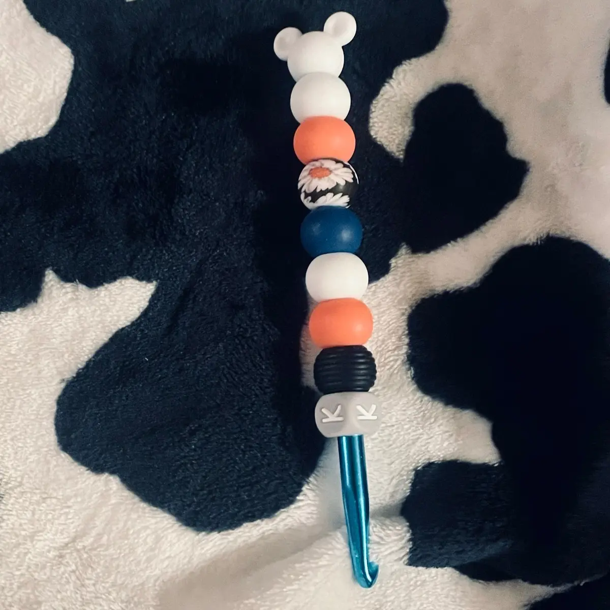 White Mouse Beaded Crochet Hook (Size K)