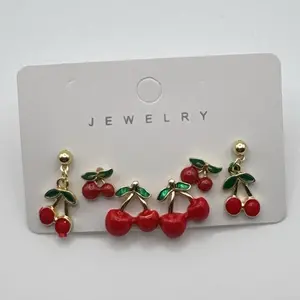 Set de 3 pares de aretes de Cherry de oro laminado de alta calidad .