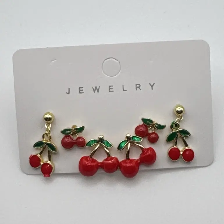 Set de 3 pares de aretes de Cherry de oro laminado de alta calidad .