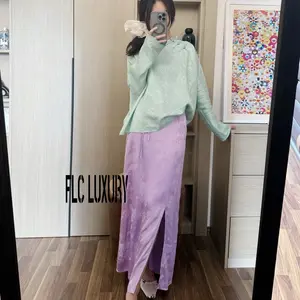 Elegant Green Silk Top with Subtle Jacquard Pattern - Modern Chinese Style, Long Sleeve, Comfortable for Women, Basic & Minimalist Design - Womenswear, Shirts, Blouse