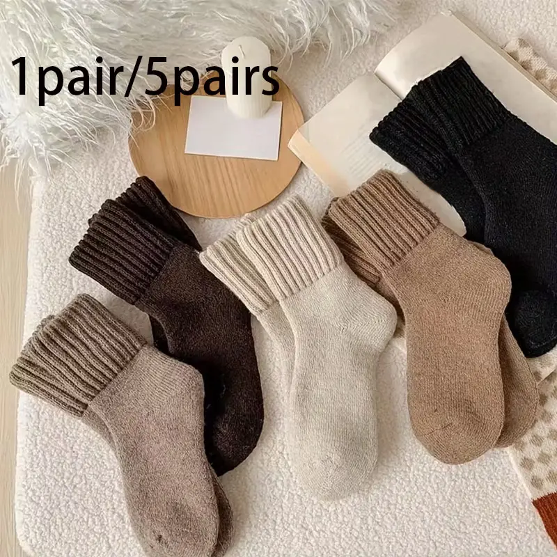 Women’s basic unbranded mid-calf casual socks, 1/5 pairs per pack, made of polyester fiber, soft and warm, suitable for everyday wear in autumn and winter, with enhanced warmth.