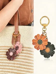 New Fashion Camellia Keychain, Long Flower Chain Accessory, Cute Daisy Keyring, Leather Car Key Decoration, All Seasons