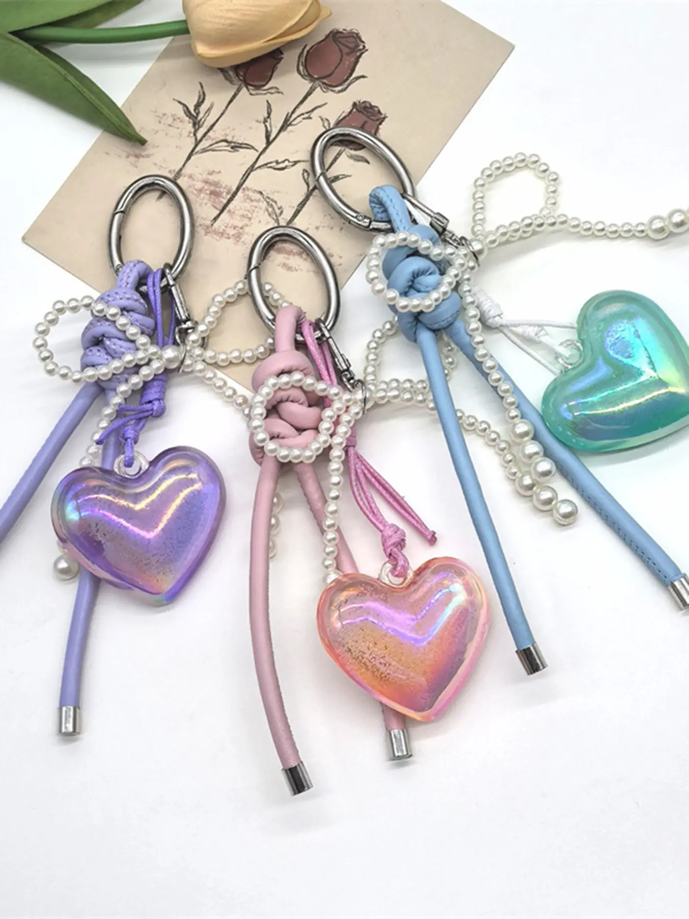 Aesthetic keychain, Heart design keychain, heart-shaped pendant with retro personality and practical texture, can be used as bag hanger and keychain, decorated with pearl bow elements, lightweight easy to carry keychain for bags