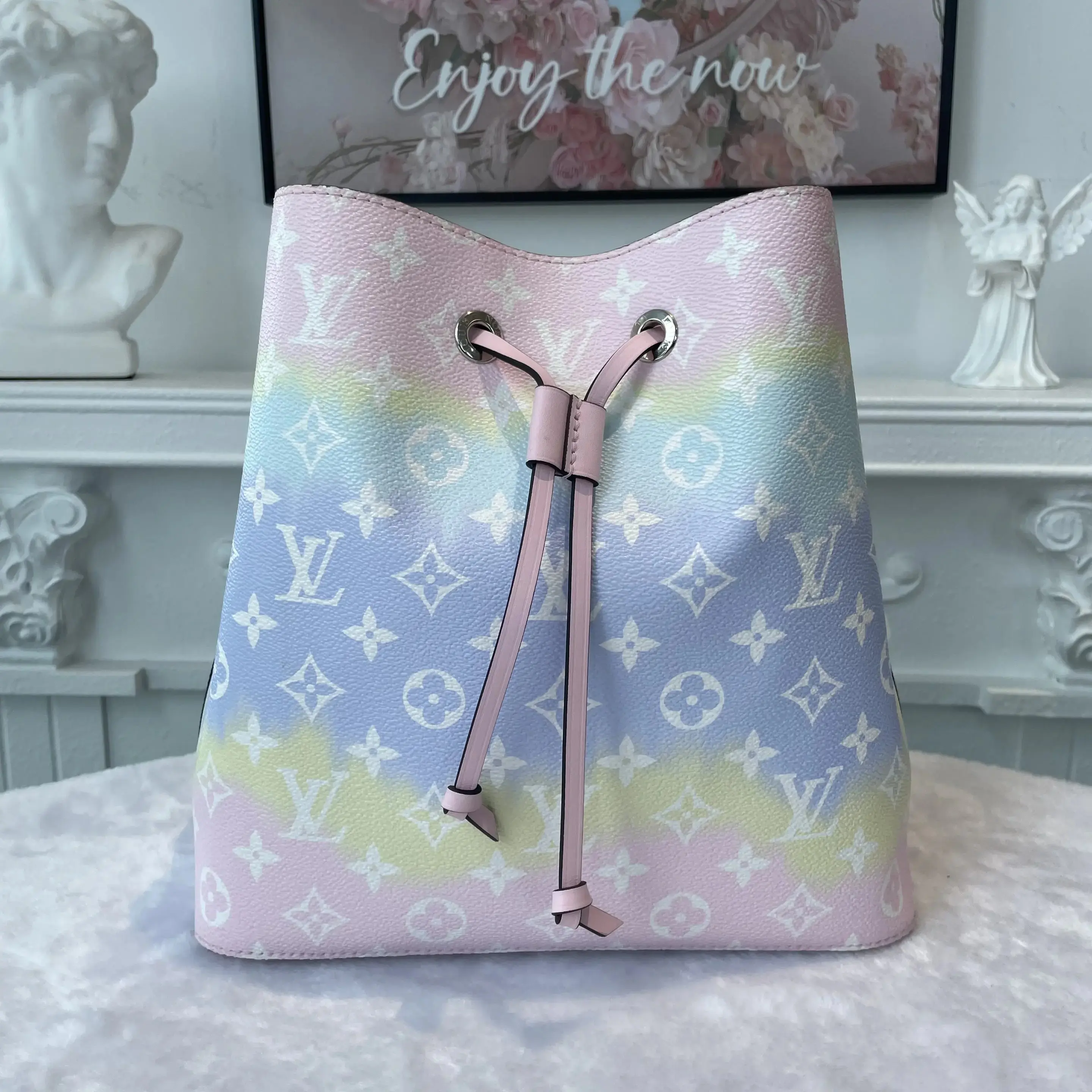 Pre-owned Louis Vuitton Canvas Shoulder Bags BJ11020050105 Crafty Neonoe Monogram Gradient Pastel