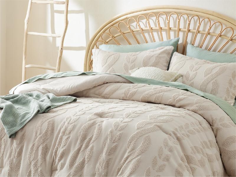 Bedsure 3- Pieces  Comforter Set,Boho Tufted Bed Set, Checkered Farmhouse Shabby Chic Bedding, 1 Plaid Geometric Comforter and 2 Pillow Shams