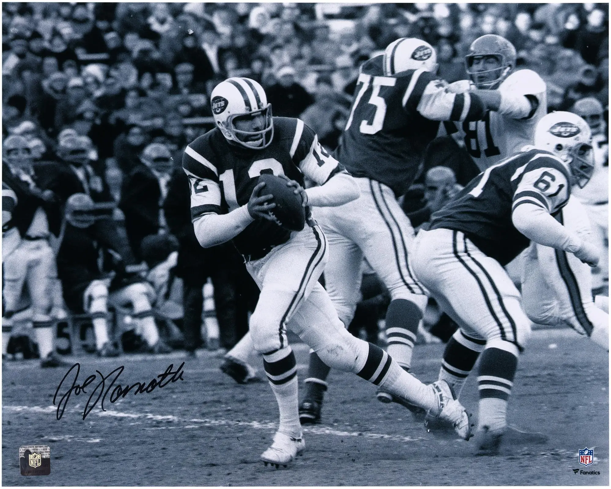 Joe Namath New York Jets Autographed 16" x 20" B&W Scramble Photograph - Fanatics Authentic Certified