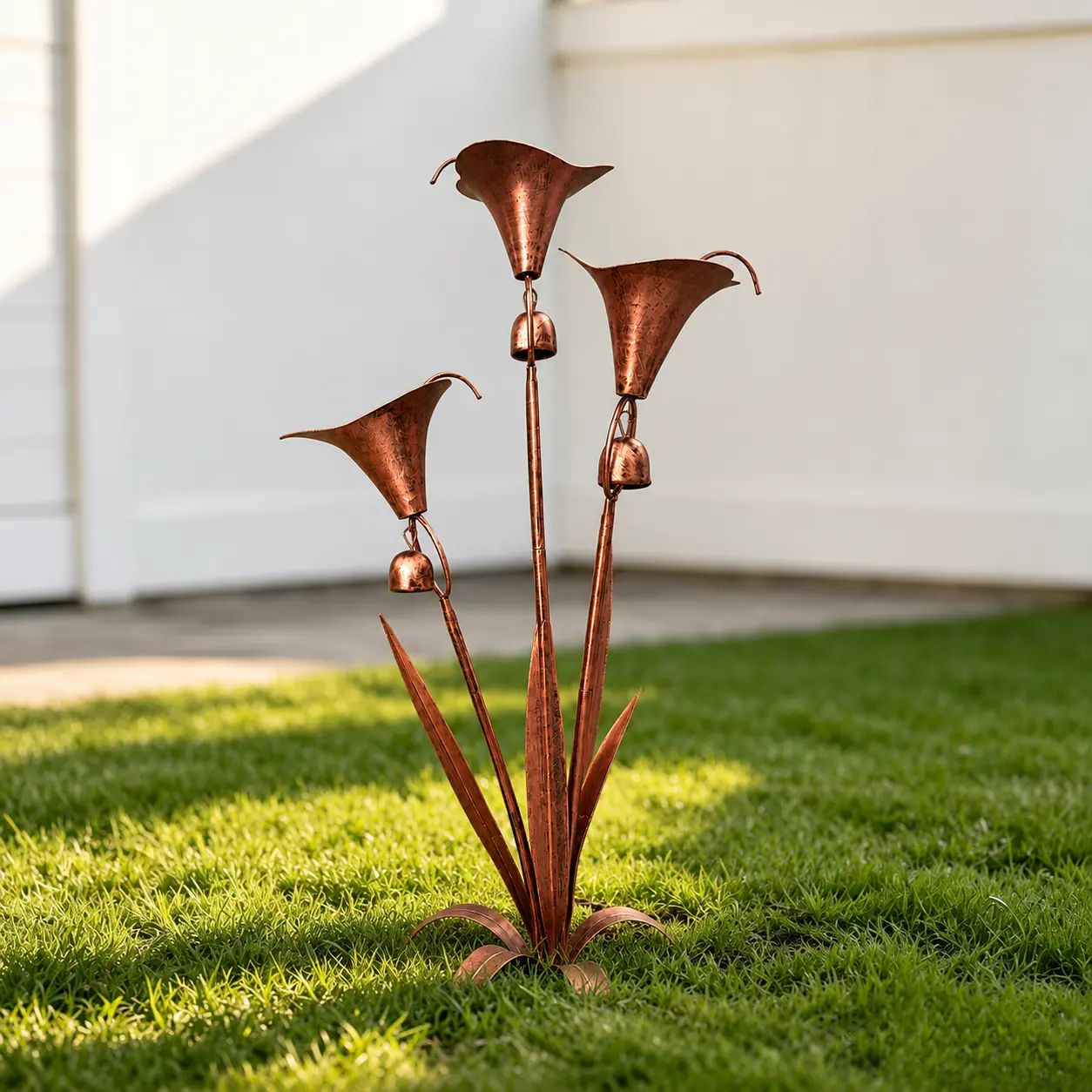 Copper Tone 3-Flower Decorative Garden Stake, Outdoor Home Improvement Garden Decor for Lawn, Flower Bed, Soil