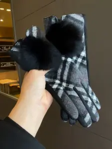 Women's Fashion Touchscreen Plush Gloves, Stylish Plaid Gloves for Cycling & Driving, Perfect Christmas Gift for Girls & Couples