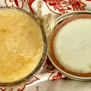 Handmade, organic brown sugar and honey scrub . Toasted coconut scent .