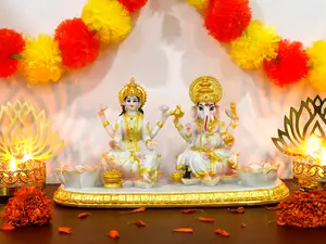 5.3”H Lakshmi Ganesha Statue with LED Diwali Diyas Diwali Gifts Diwali Decoration Polystone Hindu Laxmi Ganesh Murti Ganpati Idol for Birthday Diwali Housewarming Wedding gifts for Indian Family Friend Hindulism Religion Ornaments