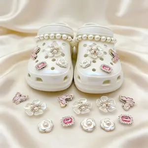 Novelty Bling Clogs Shoe Decorations, Dazzling Rhinestone Faux Pearl Design, Fashion Holiday Accessories for Girls and Ladies