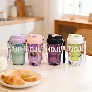 580Ml/20oz, oversized transparent double-drinking straw cup, tea separation tea cup with its own filter kettle, portable flip-top sealed drinking cup, with lanyard, suitable for travel and business trips